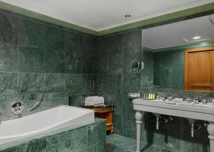Marriott Park Hotel 4*